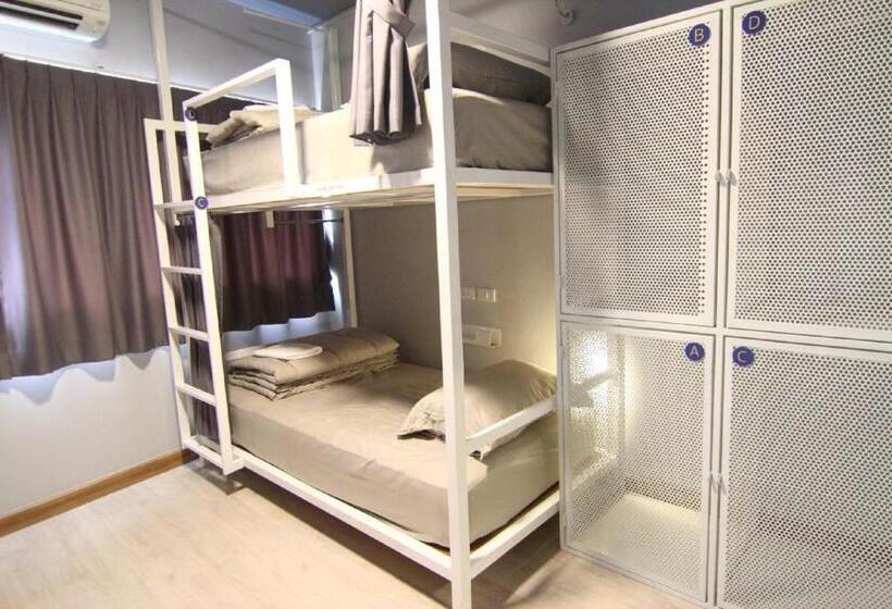The Moon Hostel Huahin