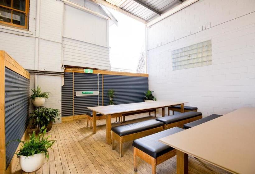 هاستل The Nook Backpackers