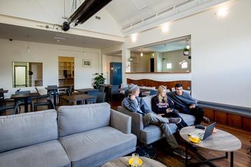 هاستل The Nook Backpackers