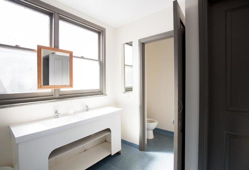 هاستل The Nook Backpackers