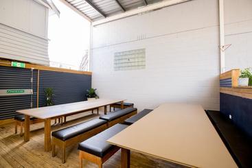 هاستل The Nook Backpackers