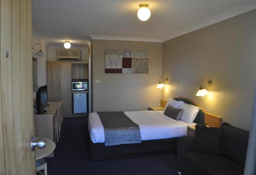 فندق In Town Motor Inn