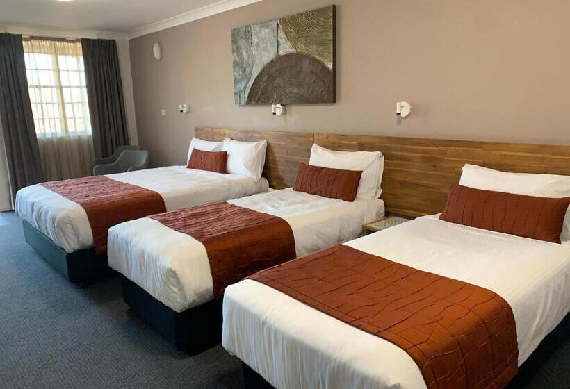 فندق In Town Motor Inn