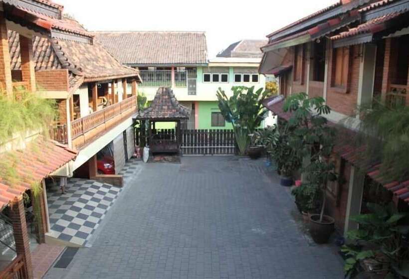 پانسیون Roemah Balewaringin