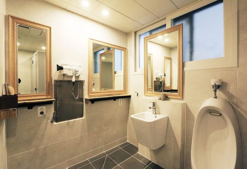 Blueboat Hostel Jeonju