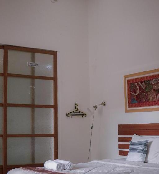هتل Augustina Home