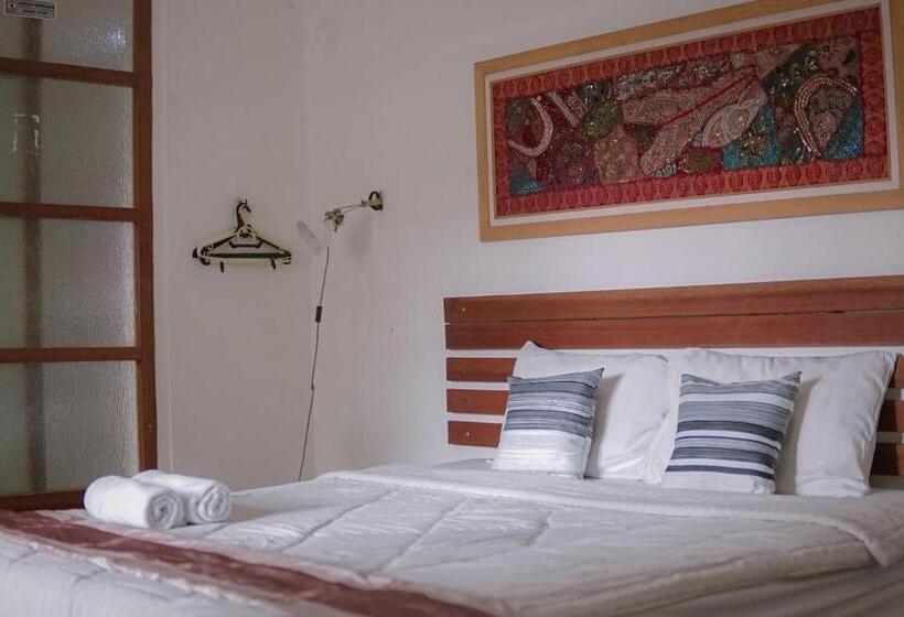 هتل Augustina Home