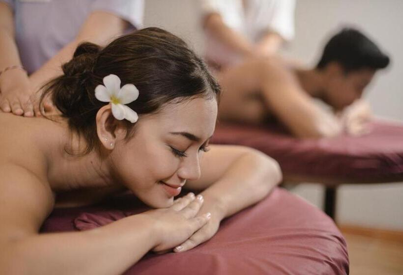 هتل Grand Kesambi Resort And Villas