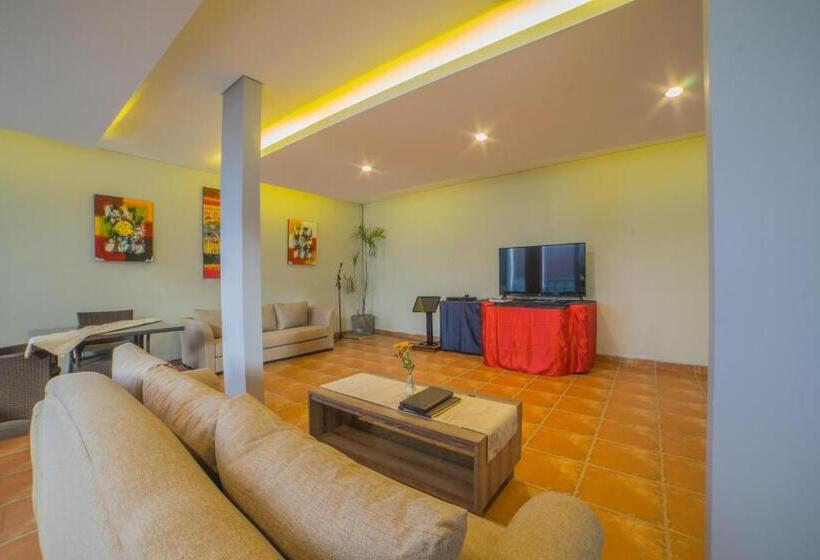 هتل Grand Kesambi Resort And Villas