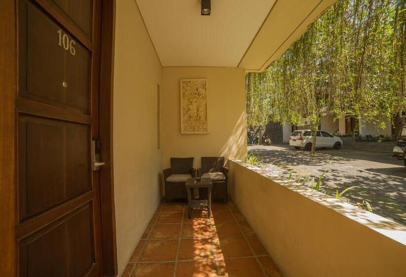 هتل Grand Kesambi Resort And Villas