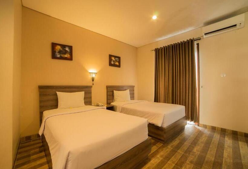 هتل Grand Kesambi Resort And Villas