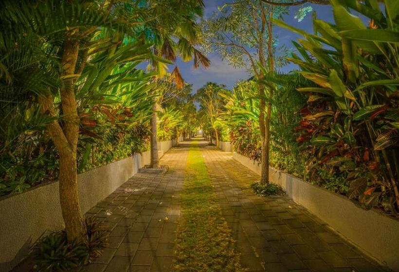 هتل Grand Kesambi Resort And Villas