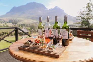 Le Pommier Wine Estate
