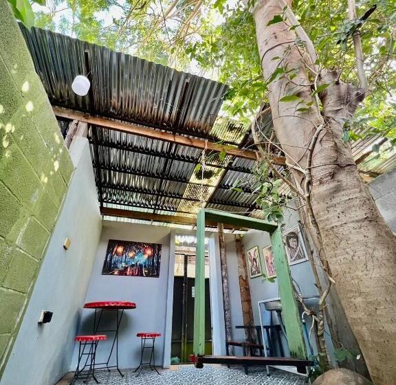 پانسیون Artist S Place Trat