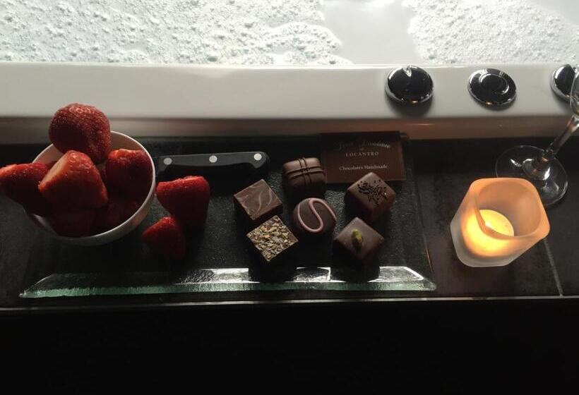 Пансион Spa Suites At Raven