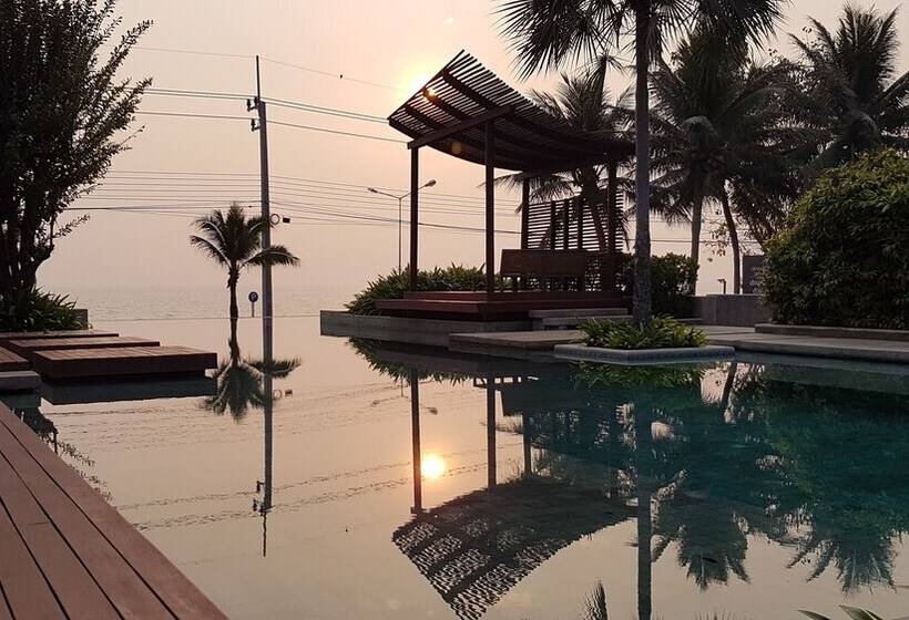 Pranaluxe Pool Villa Holiday Home