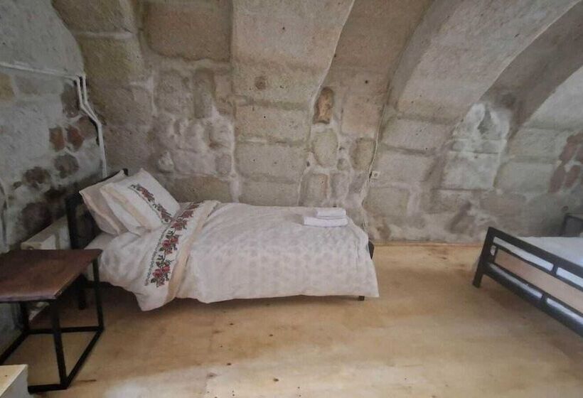 تختخواب و صبحانه King Solomon Palace