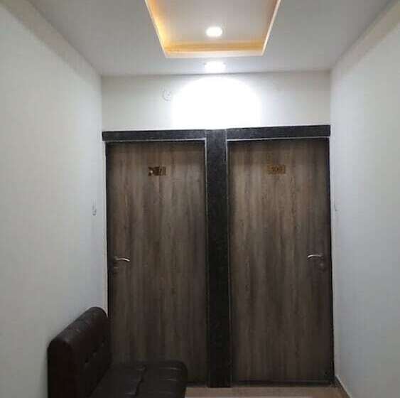 בית מלון כפרי Goroomgo Galaxy Palace Bareli