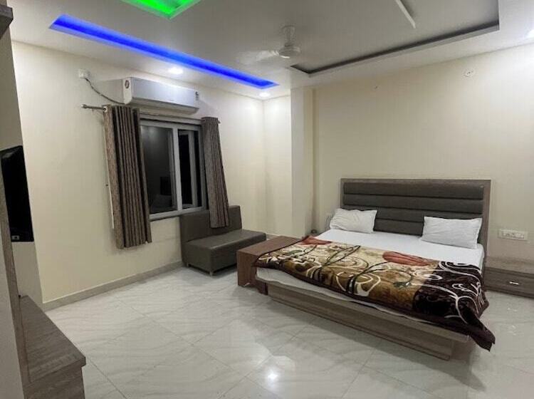 בית מלון כפרי Goroomgo Galaxy Palace Bareli