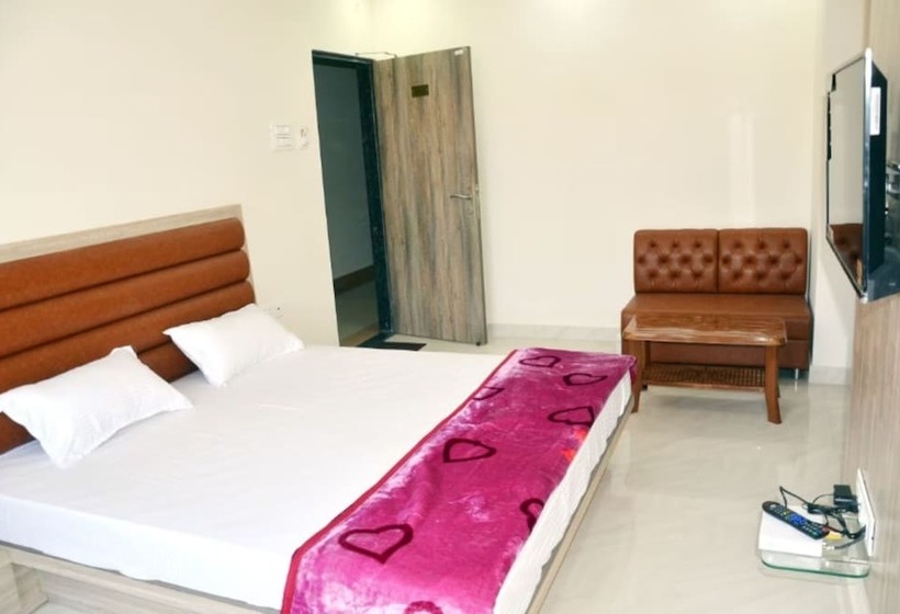 בית מלון כפרי Goroomgo Galaxy Palace Bareli