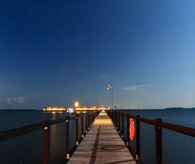 בית מלון כפרי Kiki Beach Resort, Batam
