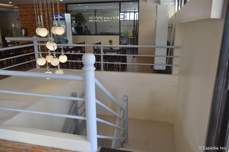 בית מלון כפרי Columbus Plaza