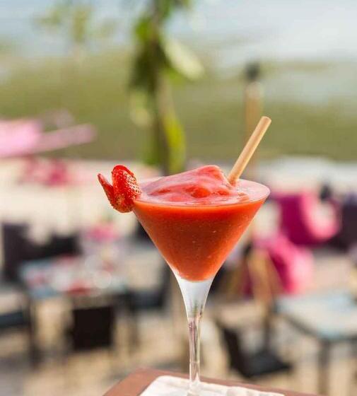 هتل Pinkcoco Gili Trawangan   Constant Surprises   For Cool Adults Only