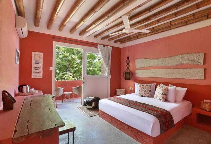 هتل Pinkcoco Gili Trawangan   Constant Surprises   For Cool Adults Only