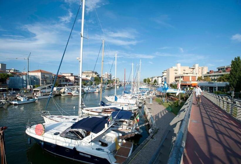 تختخواب و صبحانه Albergo Villa Lucia