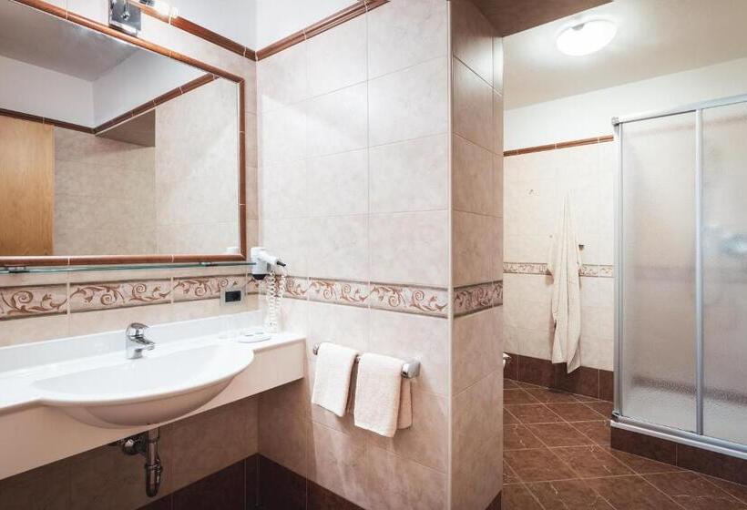 Berghotel Majarei