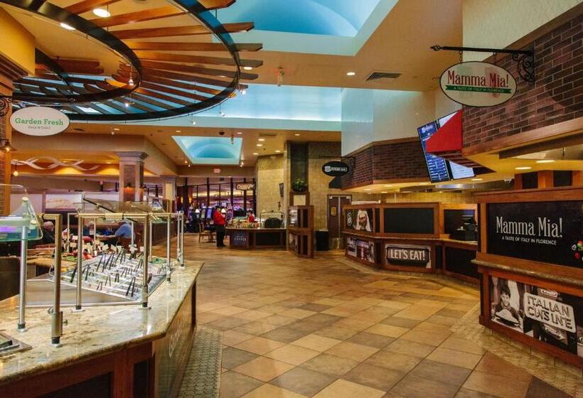 호텔 Three Rivers Casino Resort