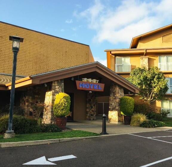 בית מלון כפרי Three Rivers Casino Resort