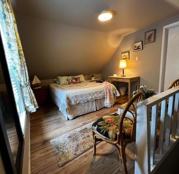 تختخواب و صبحانه Adams Inn