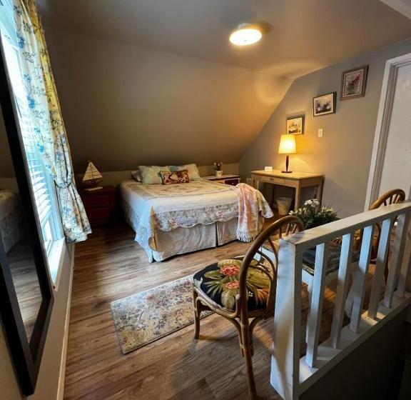 تختخواب و صبحانه Adams Inn