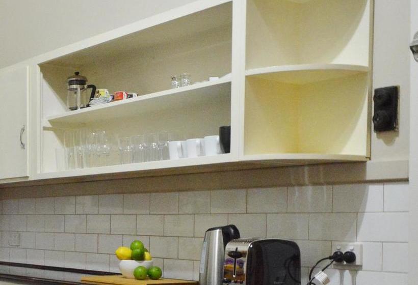 تختخواب و صبحانه Character & Charm In The Heart Of The City