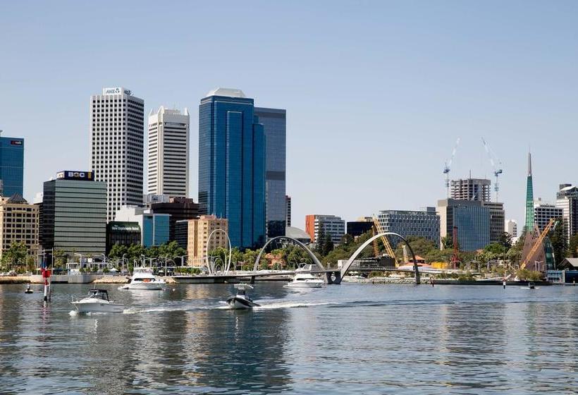 تختخواب و صبحانه Character & Charm In The Heart Of The City