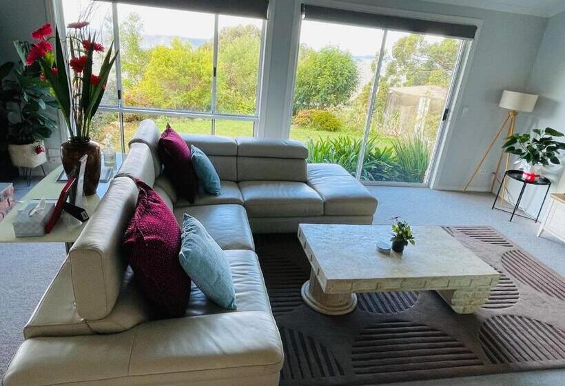 민박 The Hillside Retreat