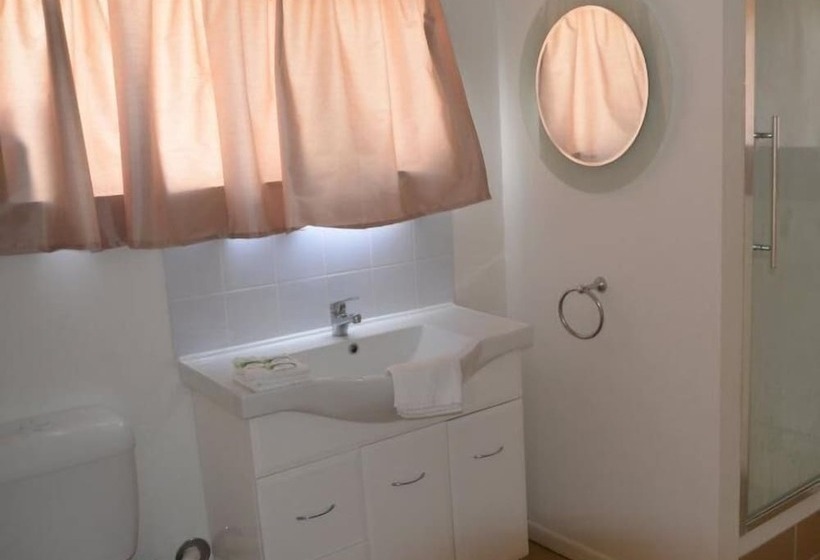 Beerwah Glasshouse Motel