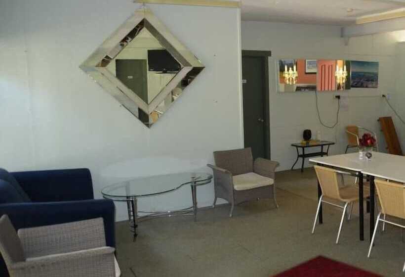 Beerwah Glasshouse Motel