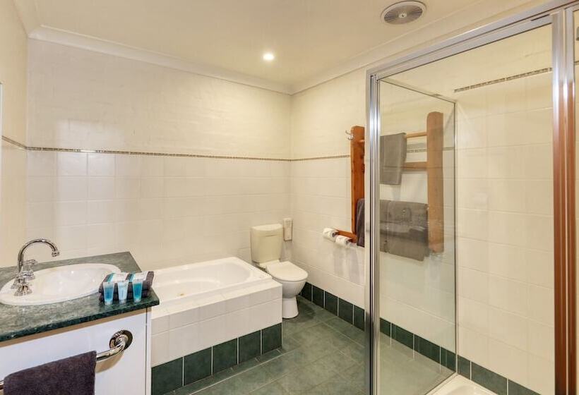 Colonial Motel & Apartments