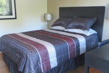 Fundy Line Motel