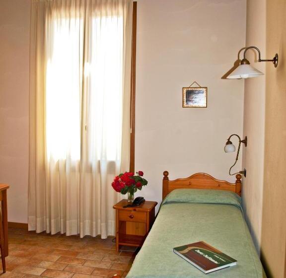 Отель Agriturismo Il Palazzone