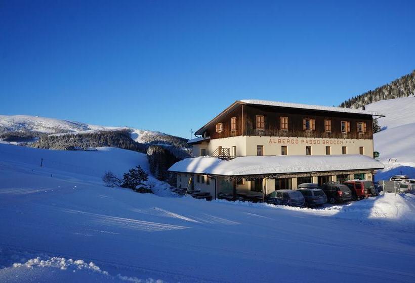 فندق Albergo Passo Brocon