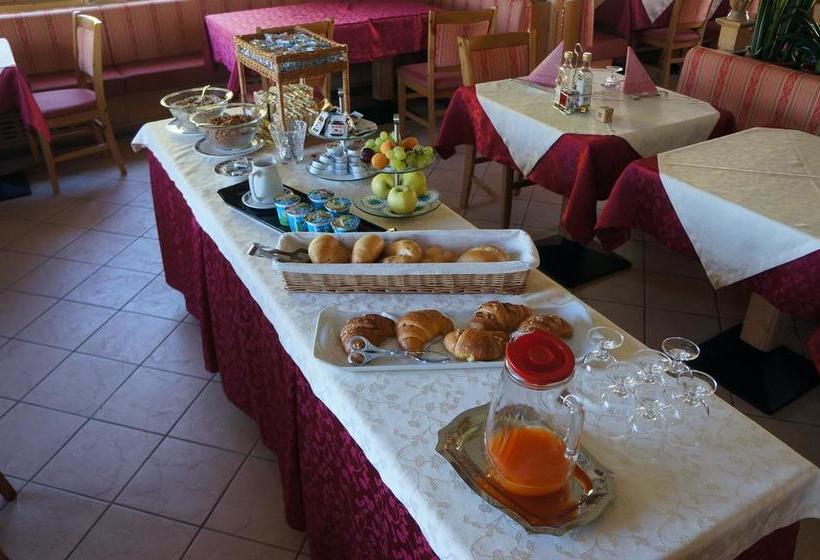 فندق Albergo Passo Brocon