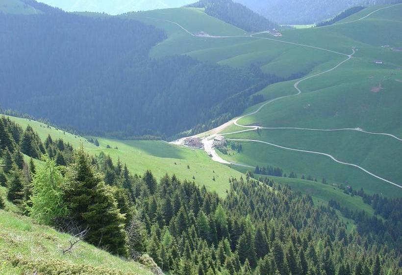 فندق Albergo Passo Brocon