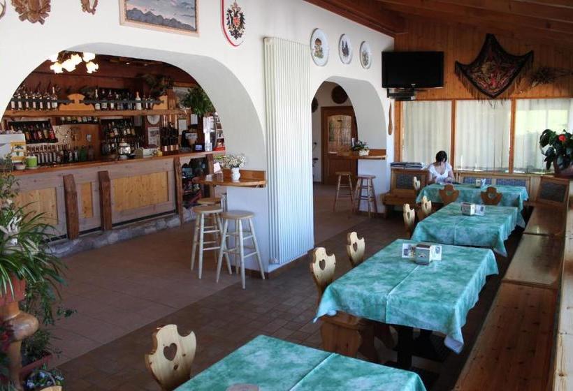 فندق Albergo Passo Brocon