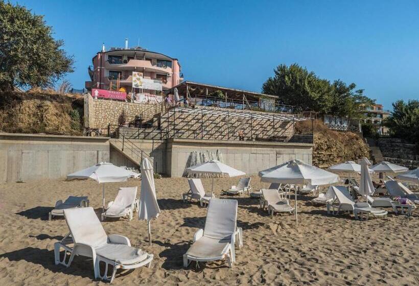 هتل Fantasy Beach