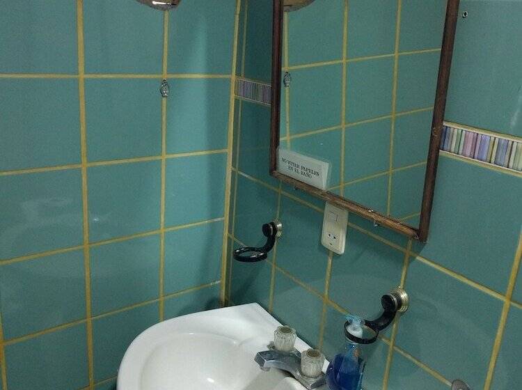 هتل Erupcion Backpackers Hostel