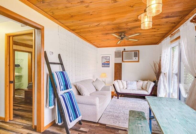 Charming Clam Lake Cottage W/ Dock & Deck!