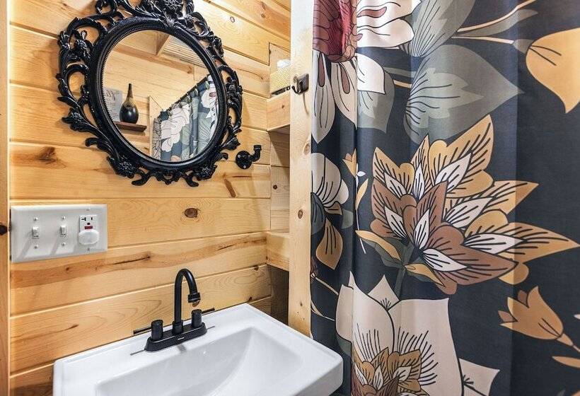 Cozy Cove Cabin
